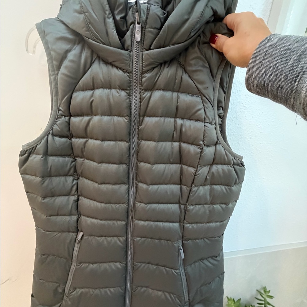 lululemon Women's light hunter green down Puffer Vest with detachable hood